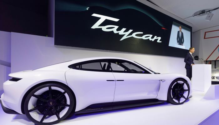 Porsche-Taycan-2019